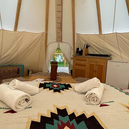 Tipi Wintun Apartment